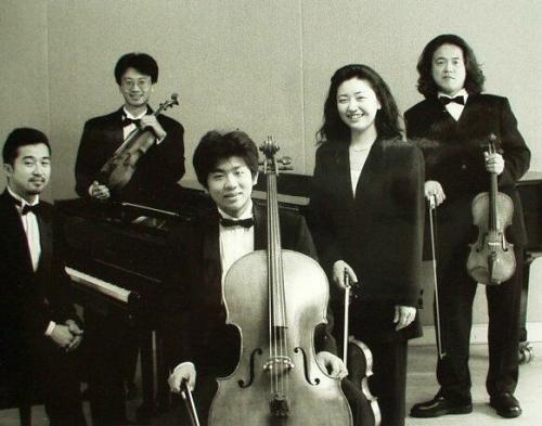 In YAMAHA studio, Paris by the Richter's piano (C)A.SEKIHARA